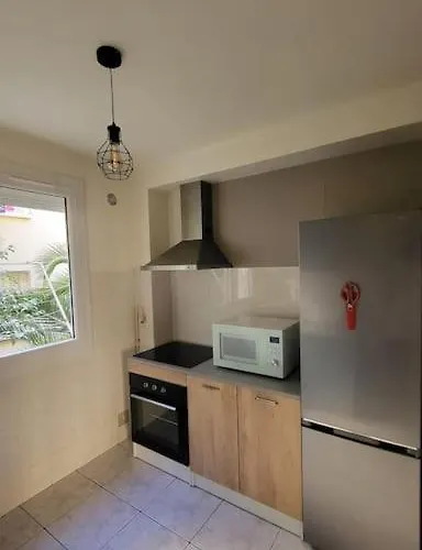 Chaleureux, Proche De La Gare